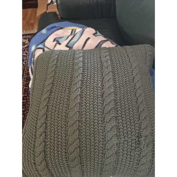 Envogue Knitted Pillow With Buttons 20x20 - Picture 1 of 4